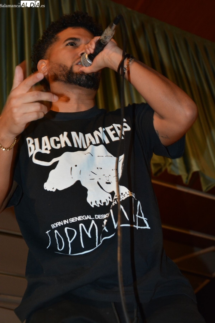 El IES Mateo Hernández celebra el Día Internacional de la Inmigración con el rapero Edwing Vladimir. Foto de Fernando Sánchez